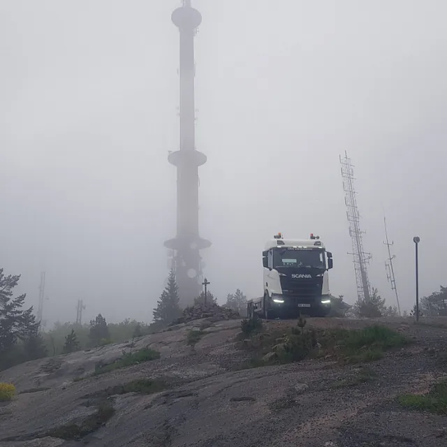 Mast og lastebil